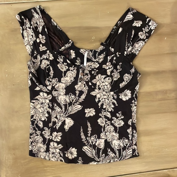 floral top size small - Picture 1 of 6